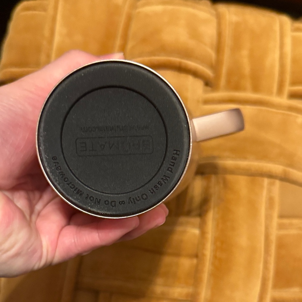 Brumate Rose Gold 32 oz Tumbler - Picture 4 of 4
